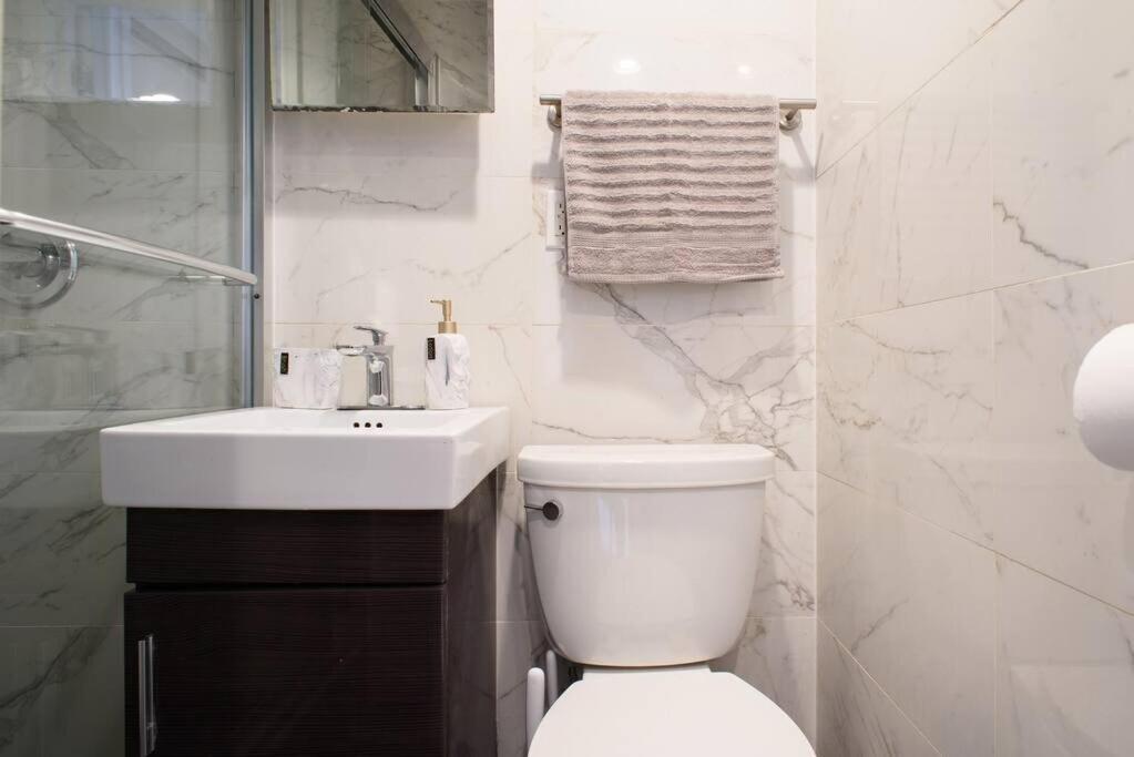 69-5a Celebrate The Season Modern Lower East Side 1br * Nova York